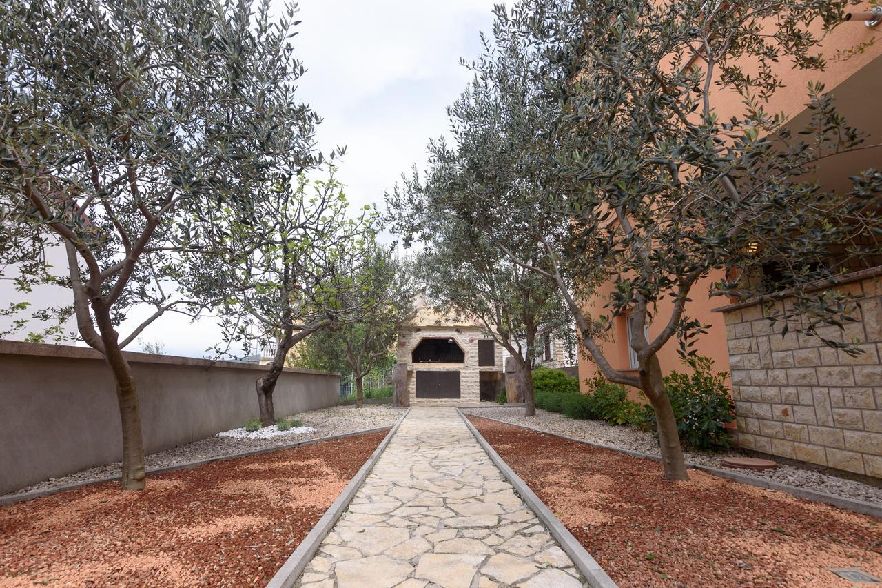 Studio Apartment Maslina Gornji Karin Εξωτερικό φωτογραφία